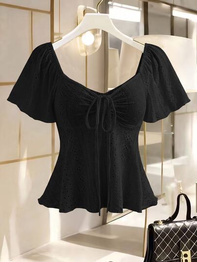 GlowEve CURVE Áo ngắn nữ big size thời trang casual dáng rộng thoải mái, phối dây rút thắt nơ, chi tiết cut-out, màu đen, dễ phối đồ hàng ngày