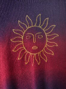 ROMWE Hippie 嬉皮復古大尺碼女款針織毛衣，太陽刺繡，高領，花瓣袖，漸層紫色，寬鬆版型上衣 - 彩色 - 查看 4
