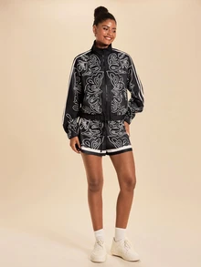 Travachic Jaket Lengan Panjang Wanita dengan Motif Hati dan Resleting - Hitam dan Putih - View 7