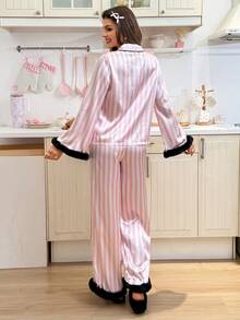 SweetSlumber Conjunto de Pijama Feminino com Listras, Cetim, Contraste de Cores, Acabamento em Pele, Frente Aberta e Lapela, Doce e Fofo - Multicolorido - Visão 2