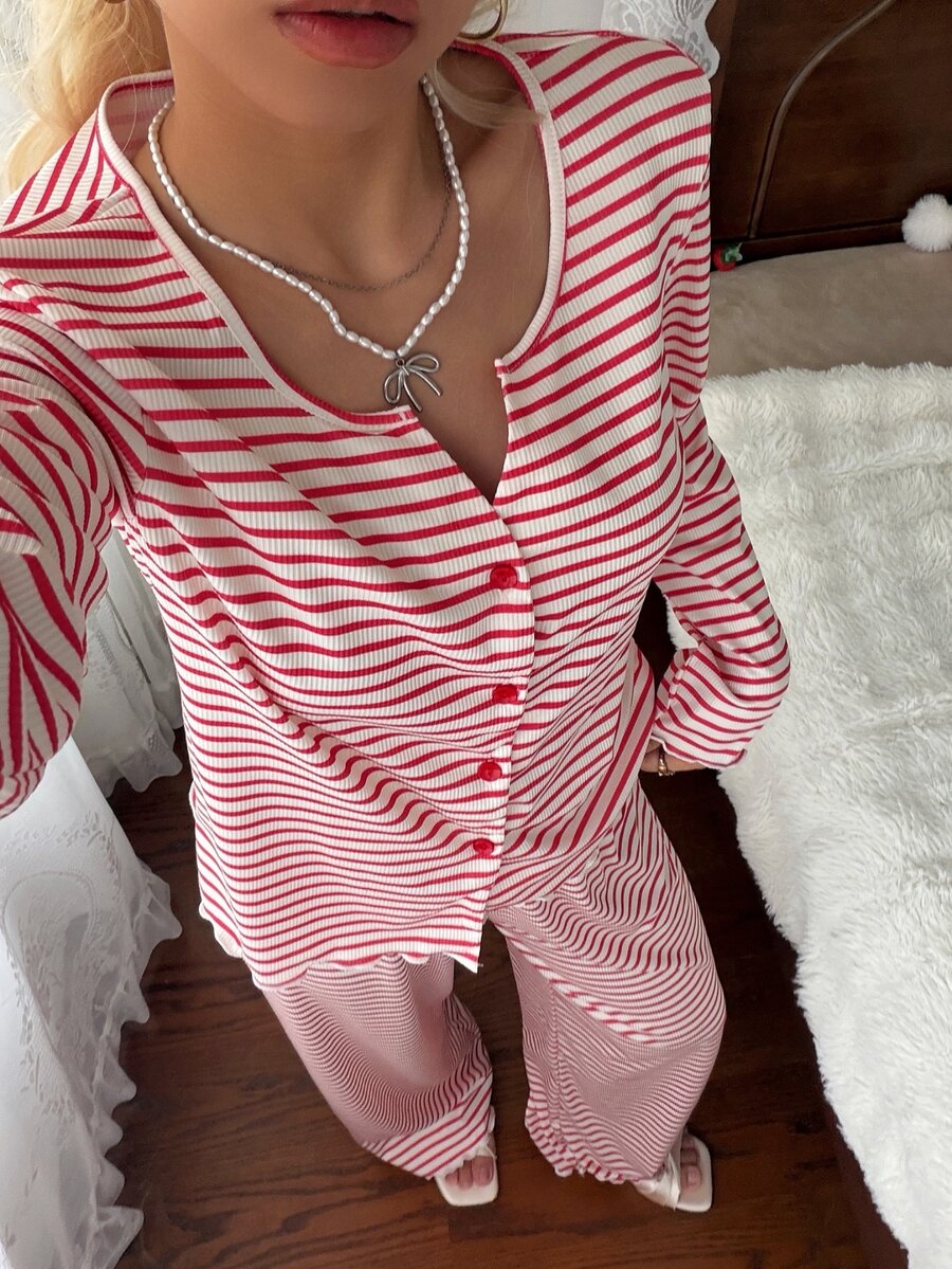 SHEIN Setelan Piyama 2 Potong Wanita dengan Kancing Depan Leher V, Atasan Lengan Panjang Motif Garis Minimalis Modis dan Celana Panjang - Burgundy - View 1