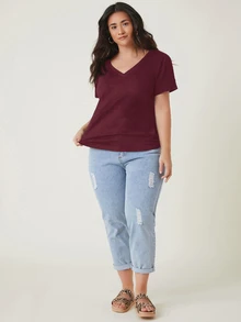 SHEIN BASICS 大尺碼女款純色V領休閒日常穿著T恤 - 酒紅色 - 查看 3