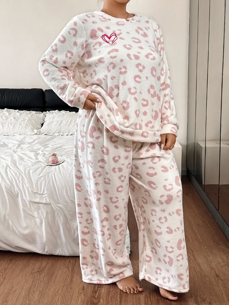 Napfluff CURVE Napfluff CURVE Plus Size Women's Pink Leopard Print Fleece Pajama Set With Embroidery Heart - White - View 1