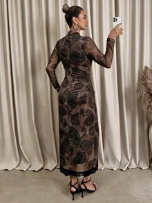 Lavishia 女款黑色與咖啡色抽象印花修身長袖高領洋裝 - 咖啡棕 - 查看 2