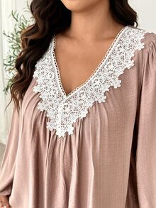 SHEIN LUNE Blus Longgar Lengan Panjang Berkerah V dengan Detail Renda dan Kerutan Ukuran Plus untuk Pakaian Kasual, Jalan-jalan, Kencan, Pesta, Perjalanan Sehari-hari, dan Pakaian Rumah Musim Gugur - Dusty Pink - View 4