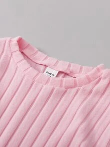 SHEIN 女童（大童）粉色針織長袖寬腿褲兩件套，上衣為粉色圓領長袖，下身為同材質寬腿長褲，整體呈現溫柔韓系風格，設計簡約經典，適合日常上學、拜訪親友、郊外出遊、姐妹聚會等場合，適合春秋季節，柔軟甜美 - 粉色 - 查看 7