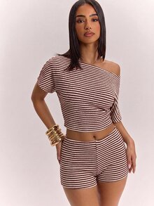 SHEIN BAE 休閒極簡風酒紅色條紋女款不對稱領上衣與短褲兩件套 - 酒紅色 - 查看 5
