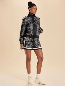 Travachic Jaket Lengan Panjang Wanita dengan Motif Hati dan Resleting - Hitam dan Putih - View 5