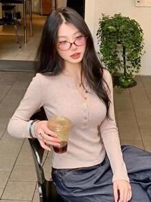 DAZY 春夏秋奶油黃彩虹彩色鈕扣裝飾修身長袖女款T恤 - 淺粉色 - 查看 7