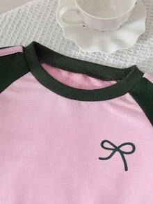 SHEIN 熱銷新款女童 4-7 歲紫色蝴蝶結運動衫套裝，2025 秋季 INS 風格運動休閒 2 件式運動衫與運動長褲套裝，可愛 - 綠色 - 查看 3