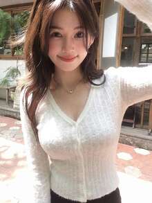 DAZY Kaos Wanita Lengan Panjang Leher V Pas Badan Warna Polos Kasual untuk Liburan Musim Semi dan Gugur - Putih - View 4