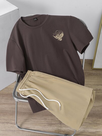 Daypath Herrset med figursydd brun stickad topp och khaki vävda shorts, Wild Poplar, California Garland Bird grafisk design