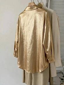 Comfylo 大尺碼女款金屬質感落肩長袖單排扣寬鬆襯衫 - 金色 - 查看 3