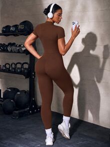 Solea Cove Bộ jumpsuit thể thao nữ tay ngắn in chữ, khóa kéo trước - Cà phê nâu - Xem 7