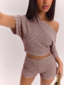 SHEIN BAE 休閒極簡風酒紅色條紋女款不對稱領上衣與短褲兩件套 - 酒紅色 - 查看 4
