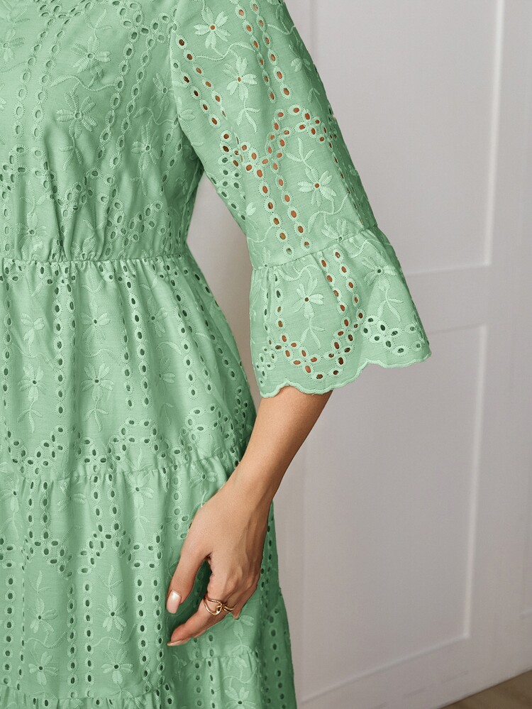 Easowa Curve Plus Size Solid Color Hollow Embroidery Dress - Green - View 3