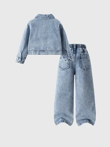 SHEIN 女童牛仔套裝，春秋新款，甜美休閒風，淺藍色水洗牛仔，經典翻領牛仔外套，搭配鬆緊腰直筒牛仔褲，淺藍色+桃紅色對比色毛邊十字拼接設計，結合雪花洗水工藝，寬鬆版型，柔軟舒適面料，春秋新款女童牛仔套裝 - 淺色水洗藍 - 查看 2