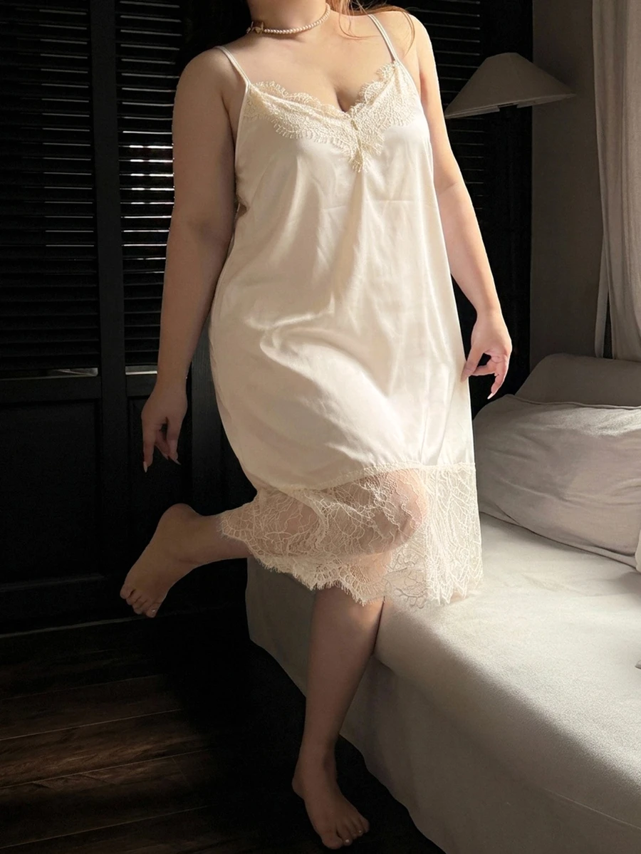 Dazy Plus 大尺碼女款素色優雅蕾絲拼接細肩帶睡裙 - 杏色 - 查看 1