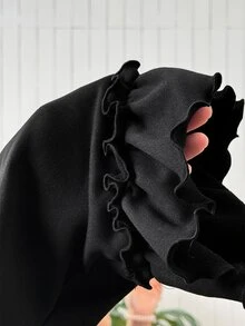 SHEIN EZwear Legging Pendek Wanita Ukuran Besar Warna Polos dengan Pinggang Elastis dan Hem Bergelombang - Hitam - View 6