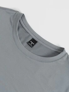 Manfinity LEGND 男士大尺碼時尚淺灰色街頭熊圖案修身T恤，適合日常穿著與聚會 - 淺灰色 - 查看 5