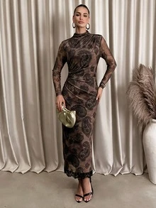 Lavishia 女款黑色與咖啡色抽象印花修身長袖高領洋裝 - 咖啡棕 - 查看 5
