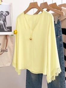 GlowEve CURVE Blus Chiffon Lengan Panjang Leher V dengan Hiasan Renda Ukuran Besar untuk Musim Gugur - Angsa kuning - View 1