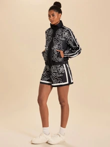 Travachic Jaket Lengan Panjang Wanita dengan Motif Hati dan Resleting - Hitam dan Putih - View 4