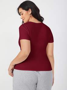 SHEIN BASICS 大尺碼純色修身T恤女款夏季上衣套裝 - 酒紅色 - 查看 2