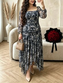 Modelyn Gaun Ukuran Plus dengan Desain Elegan, Seksi, dan Romantis, Potongan Ramping, dan Bahan Jala Motif Leopard - MultiWarna - View 2