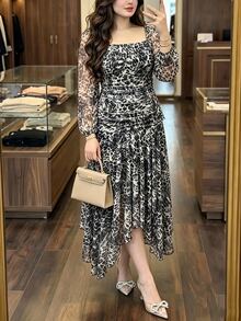 Modelyn Gaun Ukuran Plus dengan Desain Elegan, Seksi, dan Romantis, Potongan Ramping, dan Bahan Jala Motif Leopard - MultiWarna - View 7