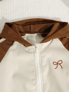 SHEIN 女童2件套 常規厚度梭織休閒百搭配色連帽落肩前開拉鍊運動外套，搭配寬鬆寬腿長褲，蝴蝶結印花裝飾、粉色梭織織帶飾邊、手工3D蝴蝶結，適合休閒運動與日常活動 - 棕色 - 查看 3