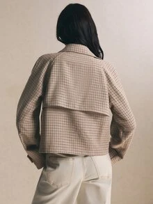 Poéselle 女款法式格紋優雅百搭短款風衣外套 - 棕色 - 查看 2