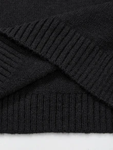 Mistrie Sweater Wanita Polos Leher Persegi Lengan Panjang dengan Kancing dan Potongan Pas Badan - Hitam - View 8