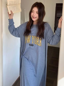 Dazy Plus 字母圖案開衩下擺寬鬆長版大尺碼女款睡裙家居服洋裝 春夏 - 霧霾藍 - 查看 4