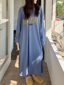 Dazy Plus 字母圖案開衩下擺寬鬆長版大尺碼女款睡裙家居服洋裝 春夏 - 霧霾藍 - 查看 6