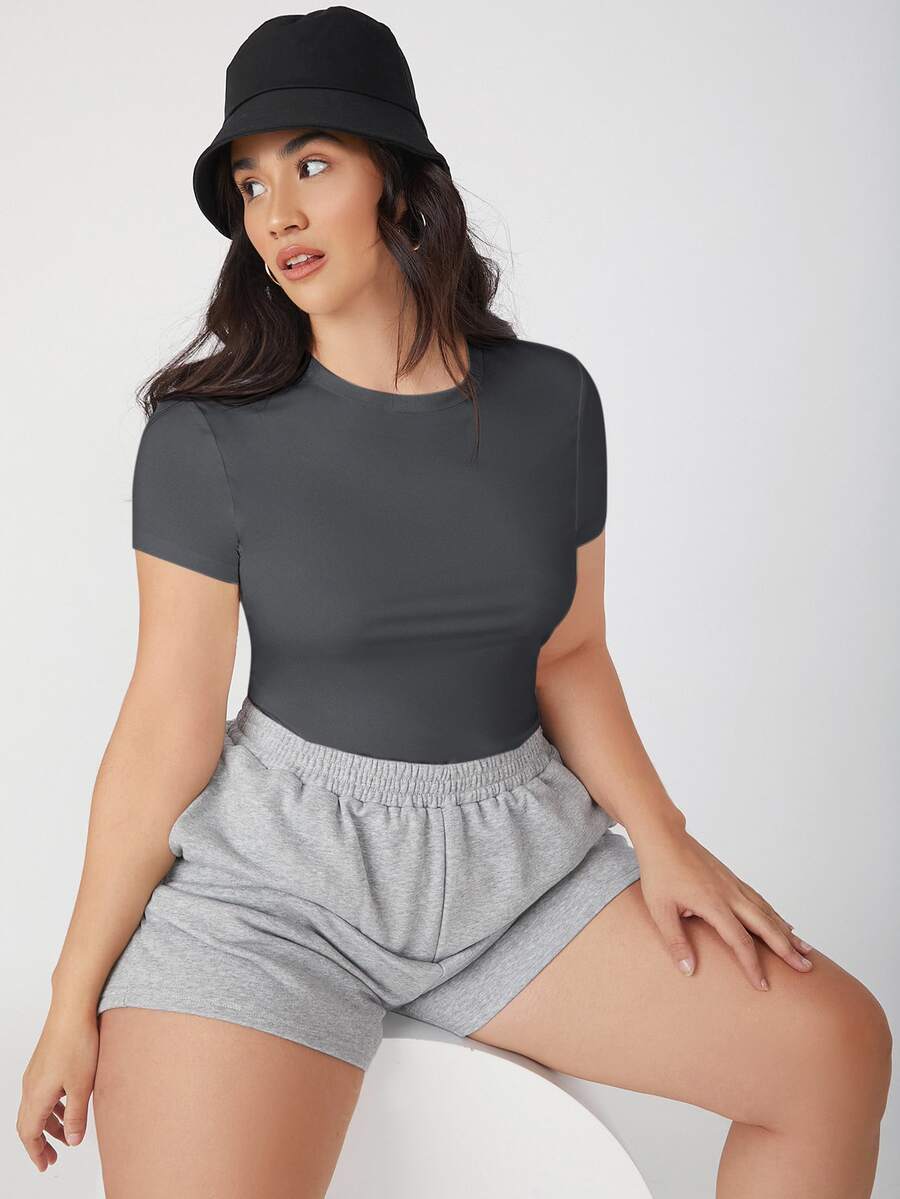 SHEIN BASICS 大尺碼純色修身T恤女款夏季上衣 夏日穿搭 - 深灰色 - 查看 1