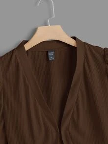 SHEIN Clasi Plus 號花瓣袖前開襟短版夾克，棕色秋季休閒寬鬆優雅款，適合辦公室、居家穿著、正式場合與雞尾酒會 - 咖啡棕 - 查看 4