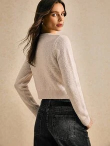 Poéselle 秋冬女款圓領長袖單排扣休閒短版針織加厚開襟衫 - 杏色 - 查看 2