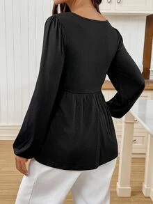 SHEIN تي شيرت كاجوال للحوامل بلون موحد مع أزرار نصفية وأكمام طويلة - الأسود - مشاهدة 2