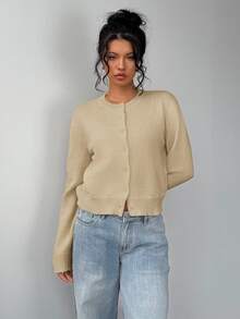 SHEIN BASICS 女款休閒純色圓領長袖寬鬆短版黑色針織開襟外套 冬季外套 - 卡其色 - 查看 3