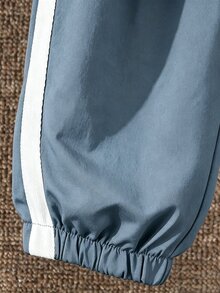 SHEIN Explorewe 返校季 男童2件套休閒半拉鍊連帽長袖夾克，白色滾邊配寬/窄織帶，搭配梭織長褲，3D工裝口袋、側邊白色寬織帶與鬆緊腰，男童夏季長袖長褲套裝，男童服飾套裝 - 藍色 - 查看 7