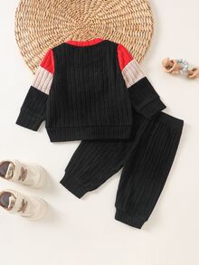 SHEIN 2件組新生兒春秋灰色白色黑色拼色極簡韓風直條紋三段拼接圓領長袖肩扣上衣，搭配同款紋理收口褲，寬鬆休閒版型，適合日常外出、戶外散步、滿月派對、周歲拍照、休閒旅行 - 紅色 - 查看 2