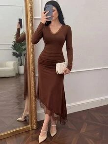 Modelyn Gaun Midi Wanita Elegan dengan Potongan Pas Badan dan Hiasan Renda - Coklat - View 5