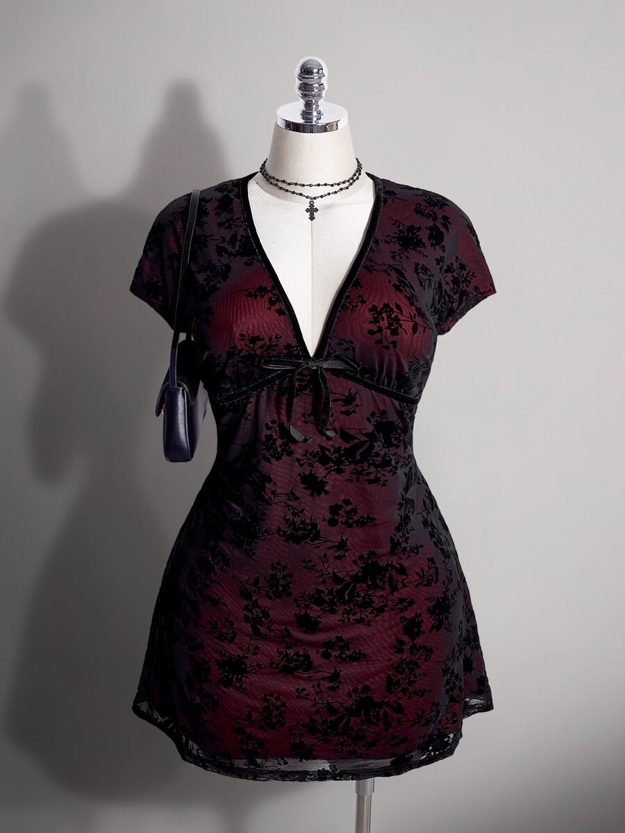 SHEIN ICON 大尺碼復古Y2K深V領花卉短袖收腰A字洋裝,返校穿搭,日常穿著,休閒度假,夏季洋裝 - 黑色 - 查看 1