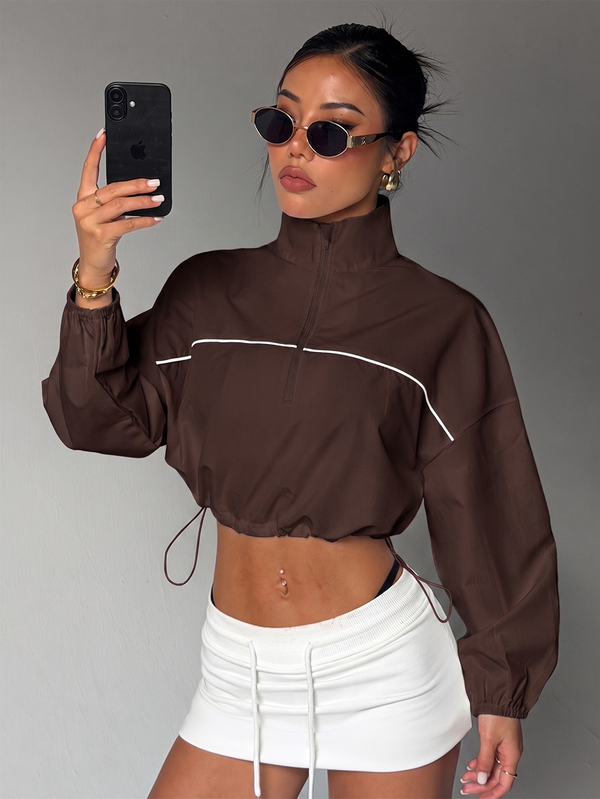 SHEIN Dewbera بلوزة رياضية فضفاضة بيضاء للنساء بنصف سحاب وأكمام طويلة مع حافة مضلعة بلون متباين وحبل سحب، من قماش منسوج، مناسبة للارتداء اليومي والجري واليوغا والجيم والتنس والجولف، خريف/شتاء