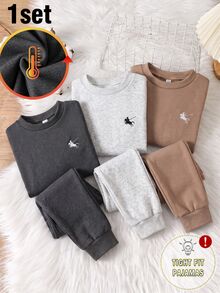 青少年男孩秋/冬新款睡衣 2 件套，胸前小刺繡，高彈力抓絨圓領上衣與長褲，修身居家服 - 深灰色 - 查看 1