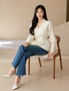 DAZY Celana Jeans Flare Kasual Wanita dengan Motif Washed untuk Musim Gugur - Biru - View 3