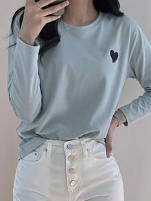 DAZY Women's Round Neck Embroidered Contrast Color Heart Minimalist Pattern T-Shirt - Blue - View 1