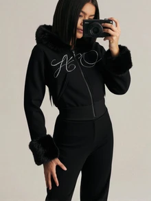 SHEIN 女童短版拉鍊連帽衛衣，秋季服飾，帽緣與袖口飾毛邊，胸前水鑽印花，修身長袖短版夾克 - 黑色 - 查看 1