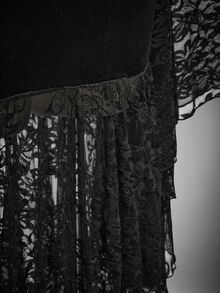 SHEIN ICON Plus Size Women's Autumn/Winter Retro Sexy Elegant Dark Gothic Style Velvet Patchwork Lace Flared Sleeves Ruffled Black Slim Fit Dress - Black - View 9